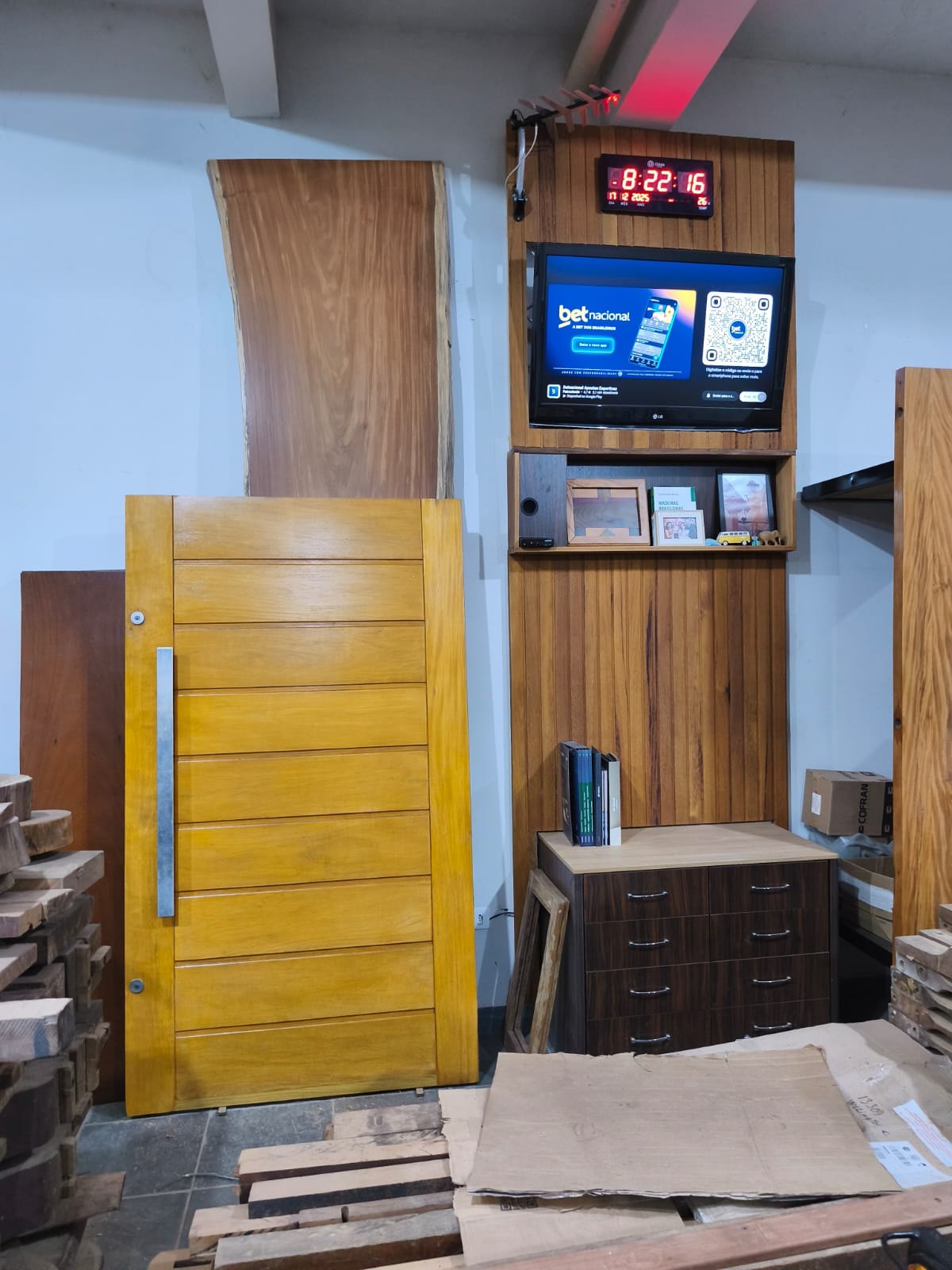 Showroom da WJ Acabamentos em Madeira em Maringá